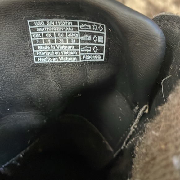 Ugg women’s Redwood booties charcoal grey color with stacked heel - Picture 3 of 7